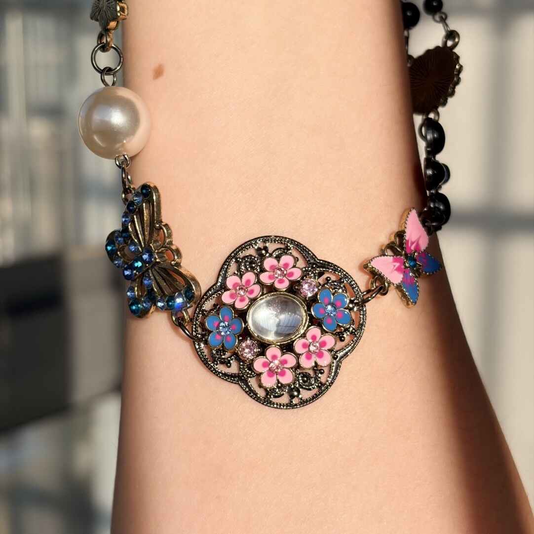 Garden Ward Choker With Twin Bloom Butterfly