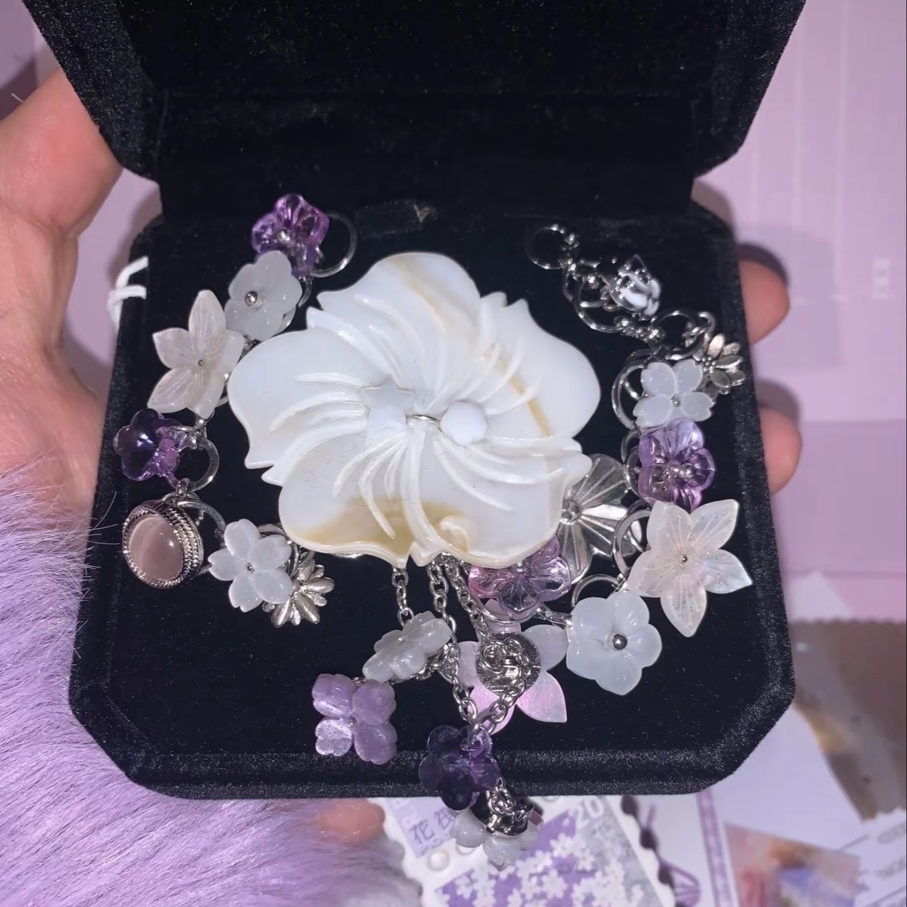 Ocean Seashell Lisianthus Flower Relief Necklace