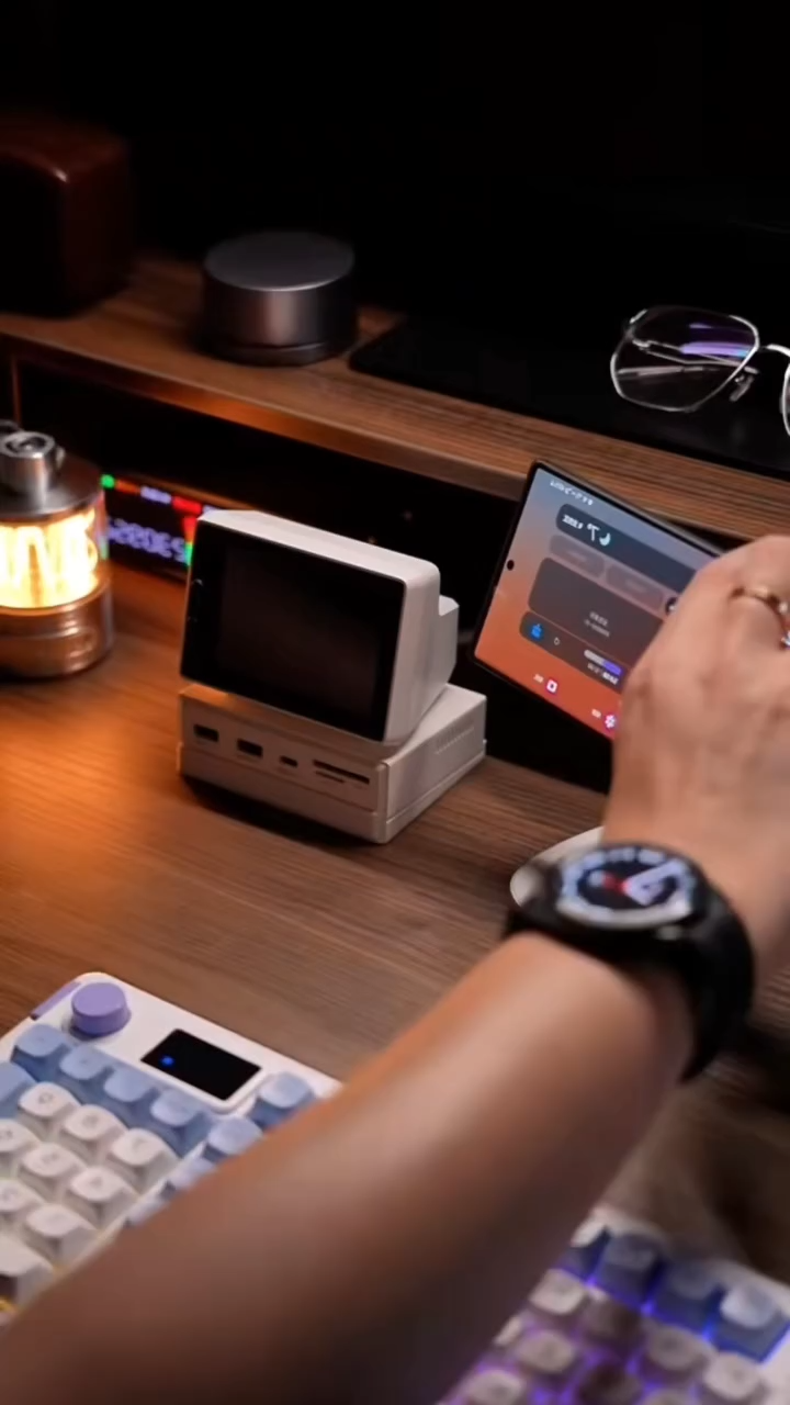 SIGOR 3.5inch IPS Mini Screen Mini PC Desktop Docking Station