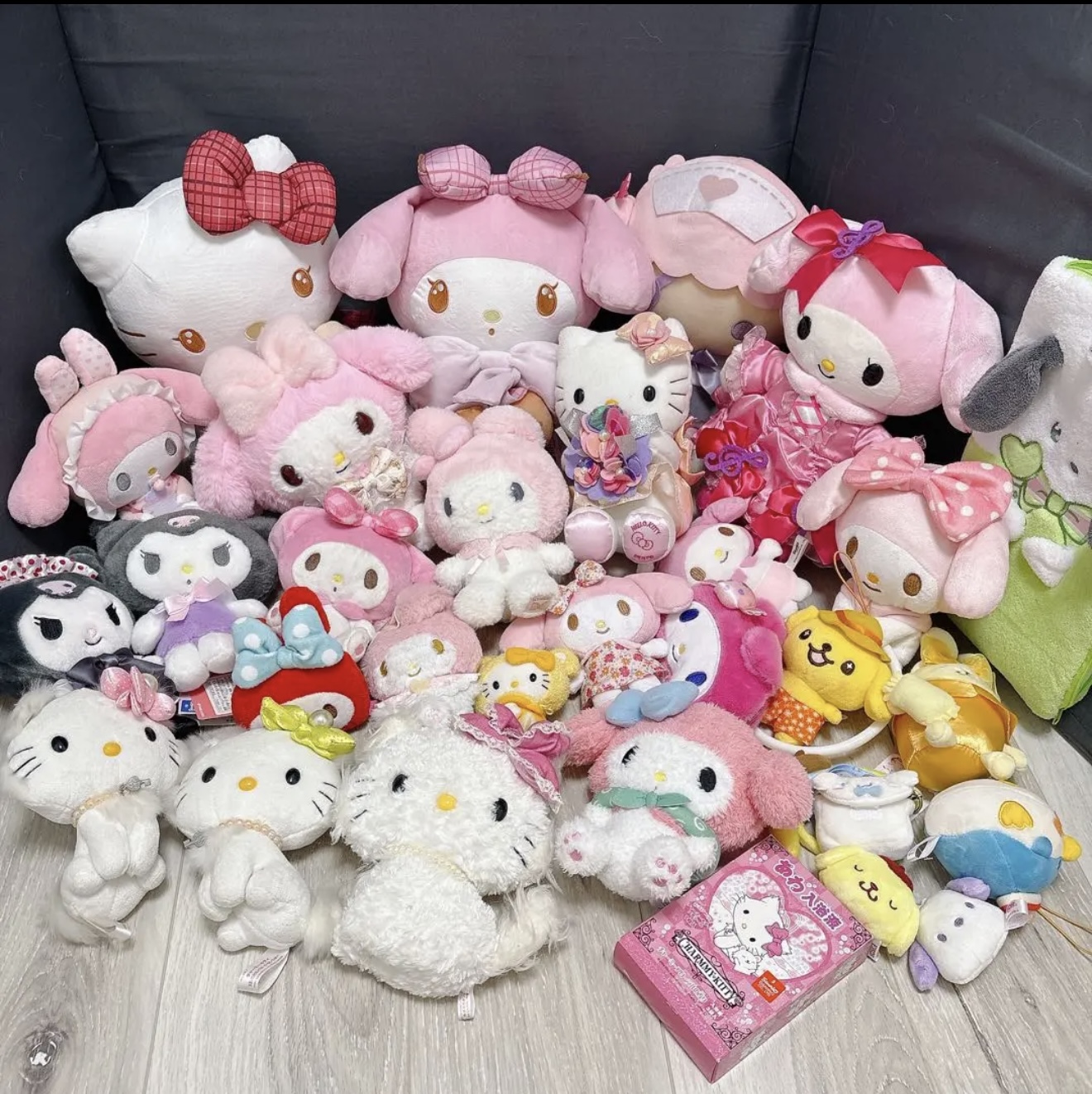 SIGOR LIMITED Hello Kitty Mystery Gift Blind Bag Lucky Bag