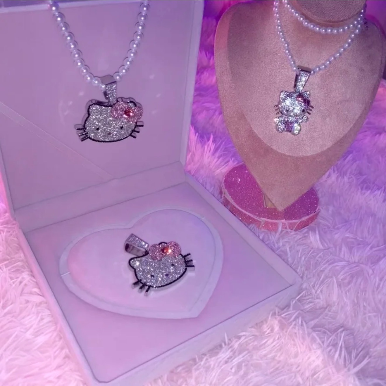 SIGOR Hello Kitty Sparkly Rhinestone Pearl Necklace